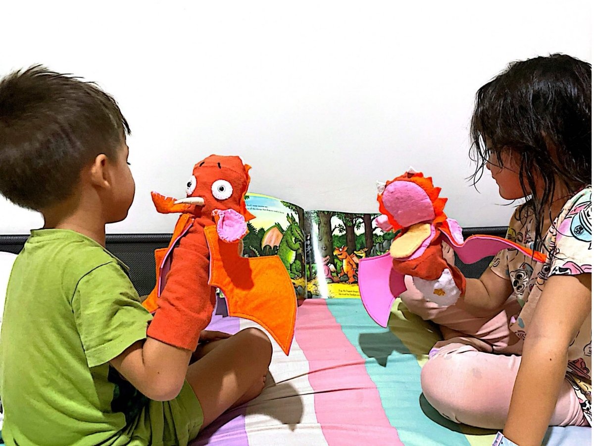 Sock puppets: Role play activities while reading